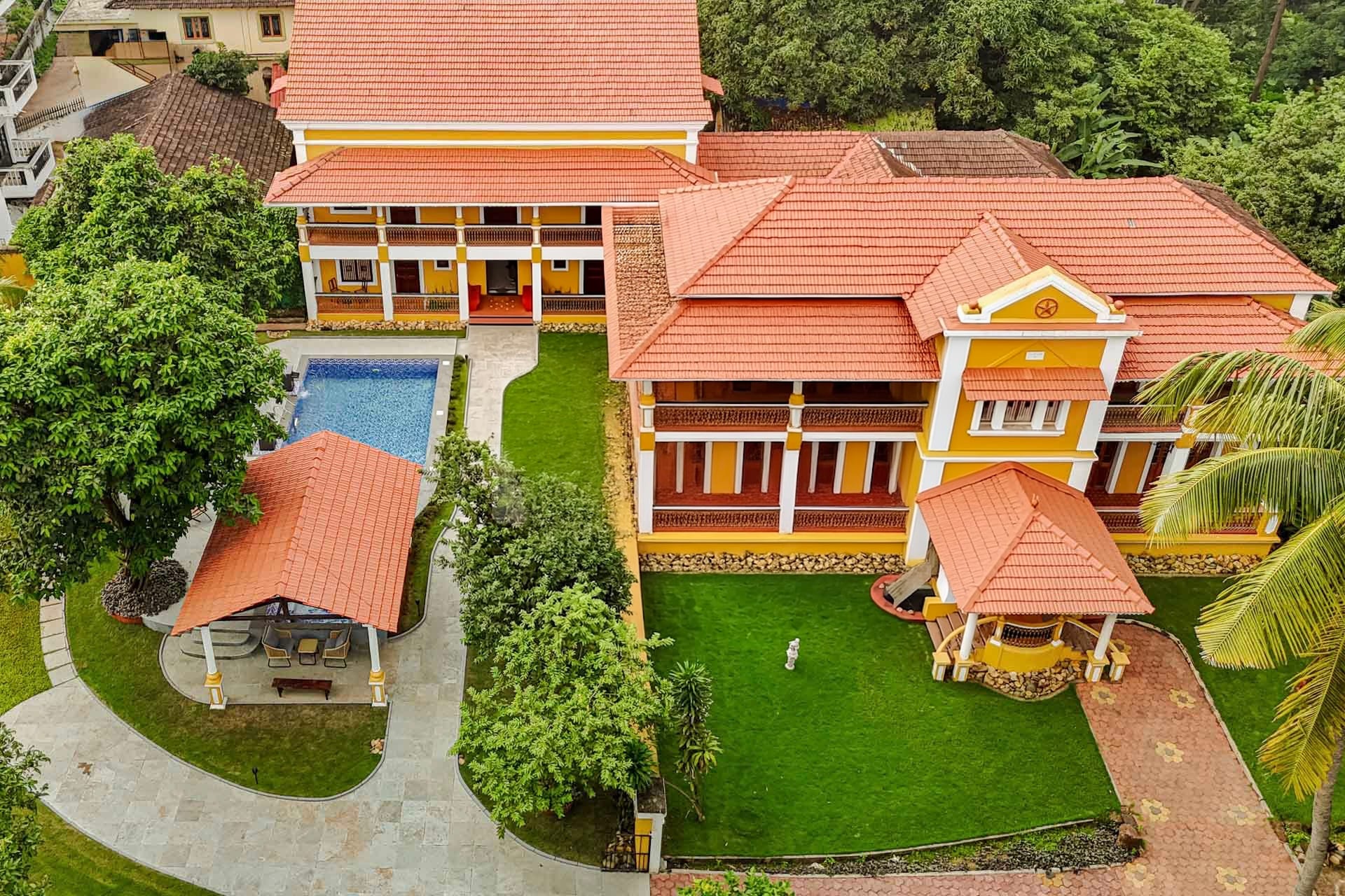 Vivenda Chico - 8 BHK Heritage Bungalow — 8 bedroom luxury bungalow in Candolim, North Goa with private pool