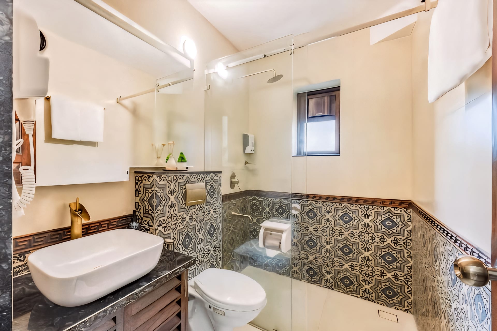 Vivenda Chico - 8 BHK Heritage Bungalow — 8 bedroom luxury bungalow in Candolim, North Goa