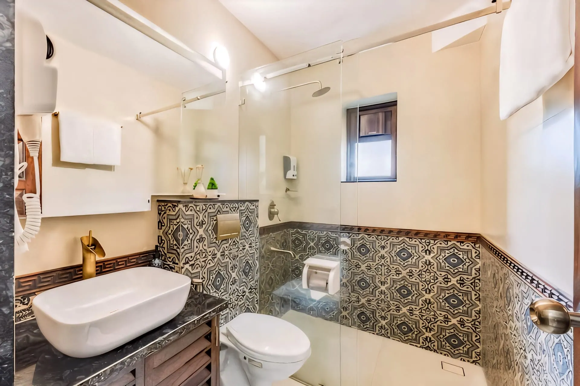 Vivenda Chico - 8 BHK Heritage Bungalow — 8 bedroom luxury bungalow in Candolim, North Goa