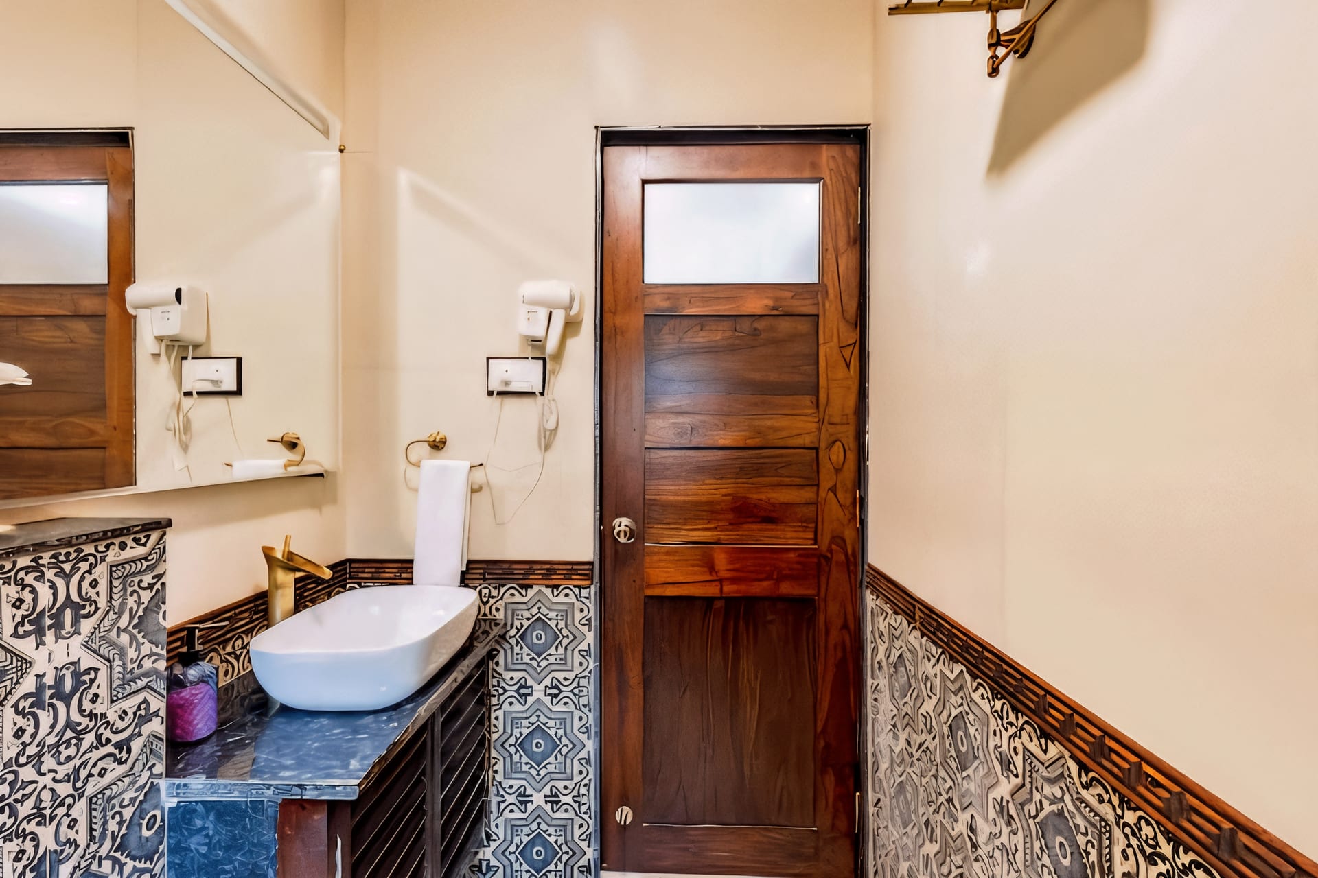 Vivenda Chico - 8 BHK Heritage Bungalow — 8 bedroom luxury bungalow in Candolim, North Goa