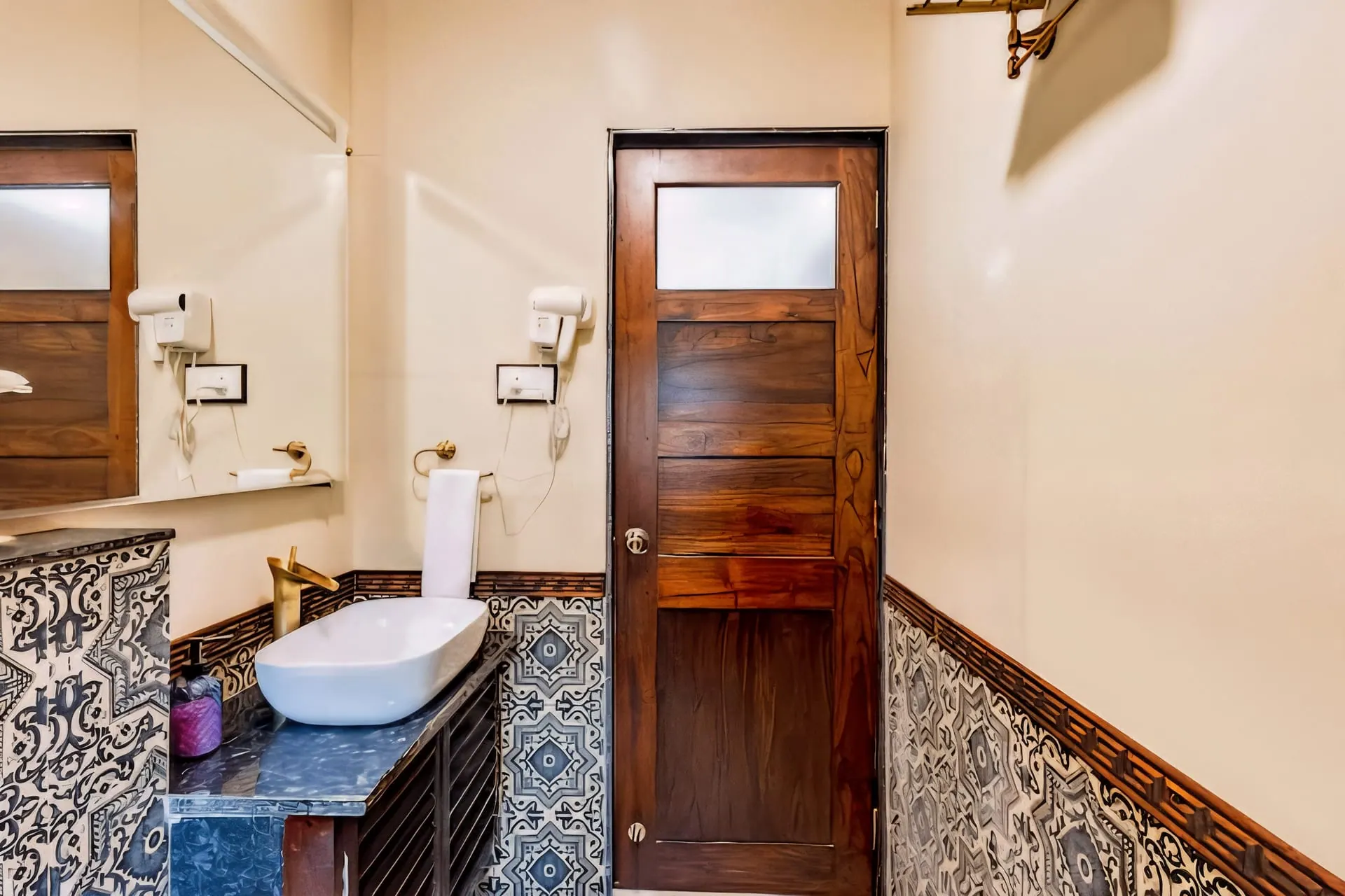 Vivenda Chico - 8 BHK Heritage Bungalow — 8 bedroom luxury bungalow in Candolim, North Goa